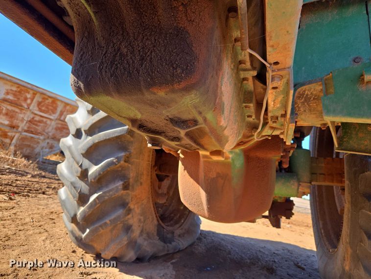 image for item ET5237 1988 John Deere 4650 tractor