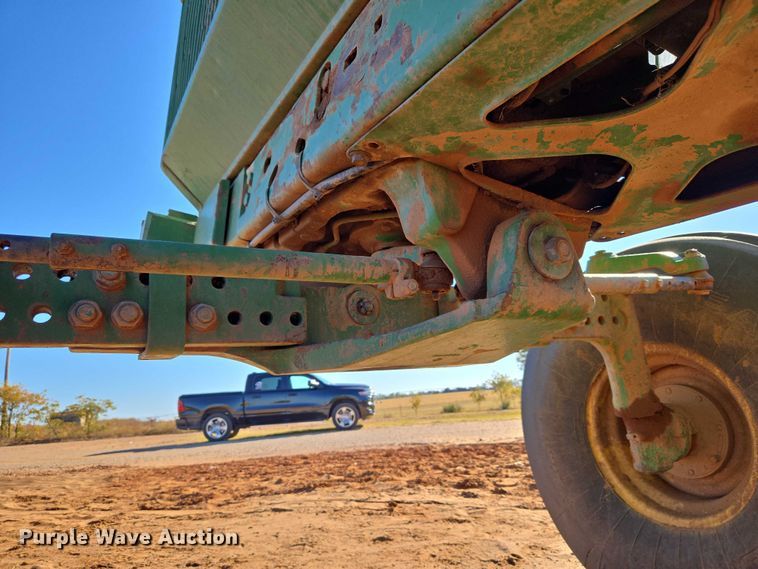 image for item ET5237 1988 John Deere 4650 tractor