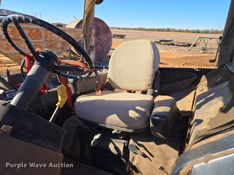 image for item ET5237 1988 John Deere 4650 tractor