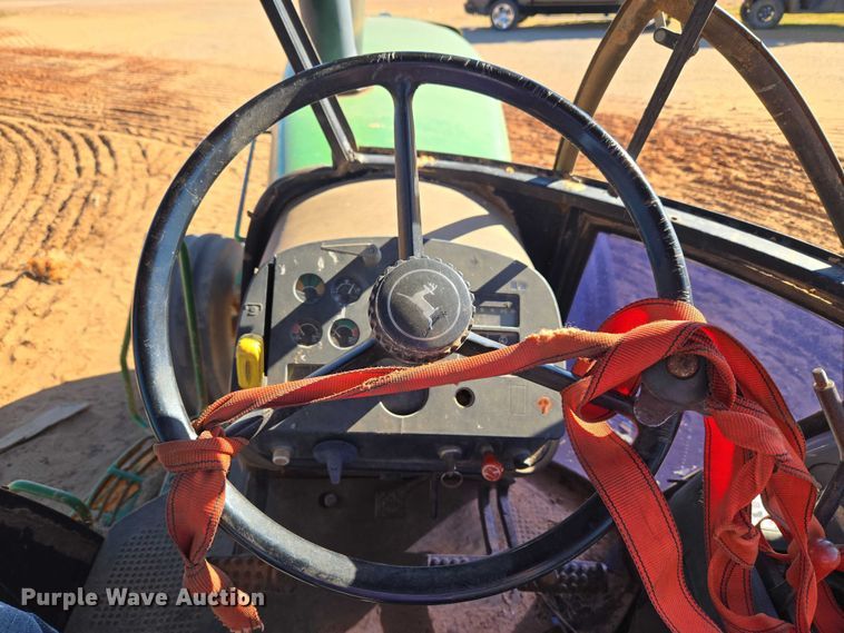 image for item ET5237 1988 John Deere 4650 tractor