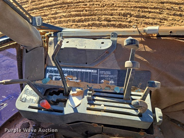 image for item ET5237 1988 John Deere 4650 tractor