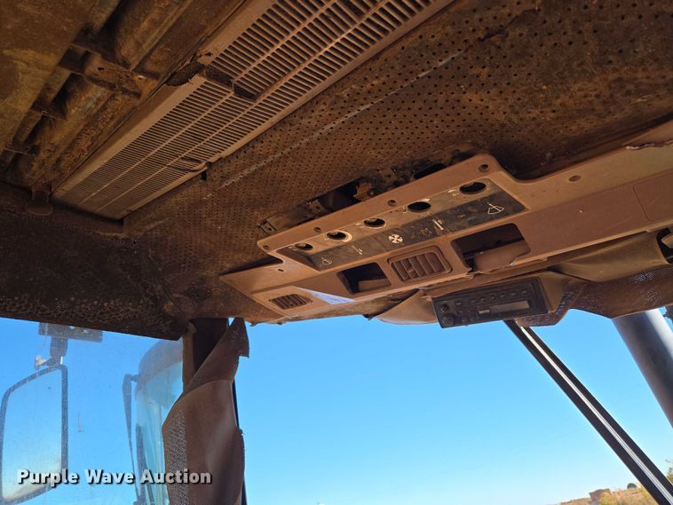 image for item ET5237 1988 John Deere 4650 tractor