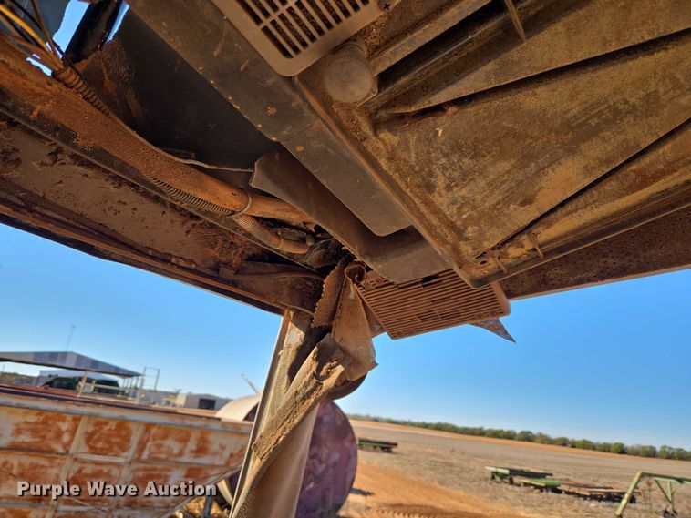 image for item ET5237 1988 John Deere 4650 tractor