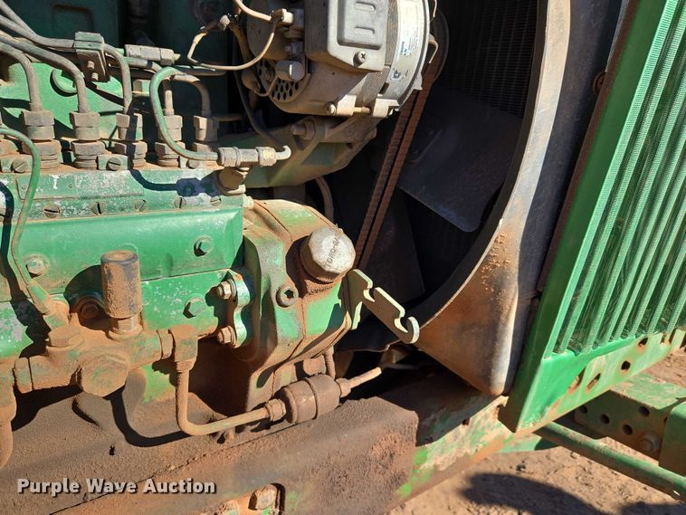 image for item ET5237 1988 John Deere 4650 tractor