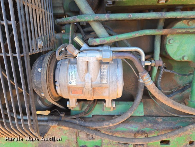 image for item ET5237 1988 John Deere 4650 tractor