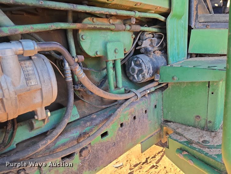 image for item ET5237 1988 John Deere 4650 tractor