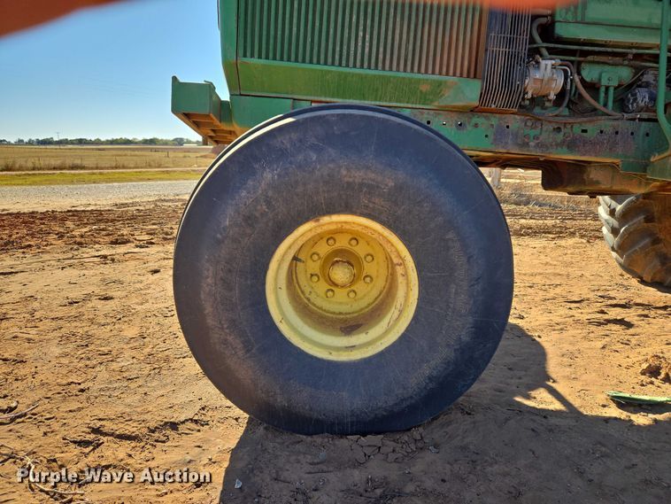 image for item ET5237 1988 John Deere 4650 tractor