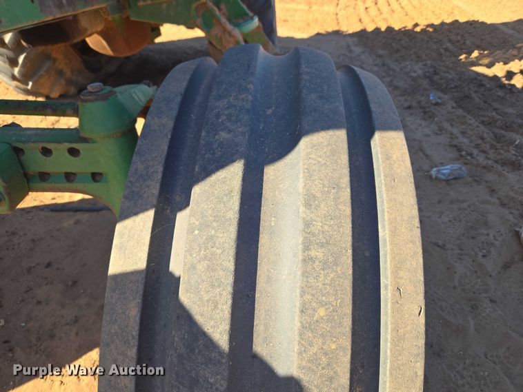 image for item ET5237 1988 John Deere 4650 tractor