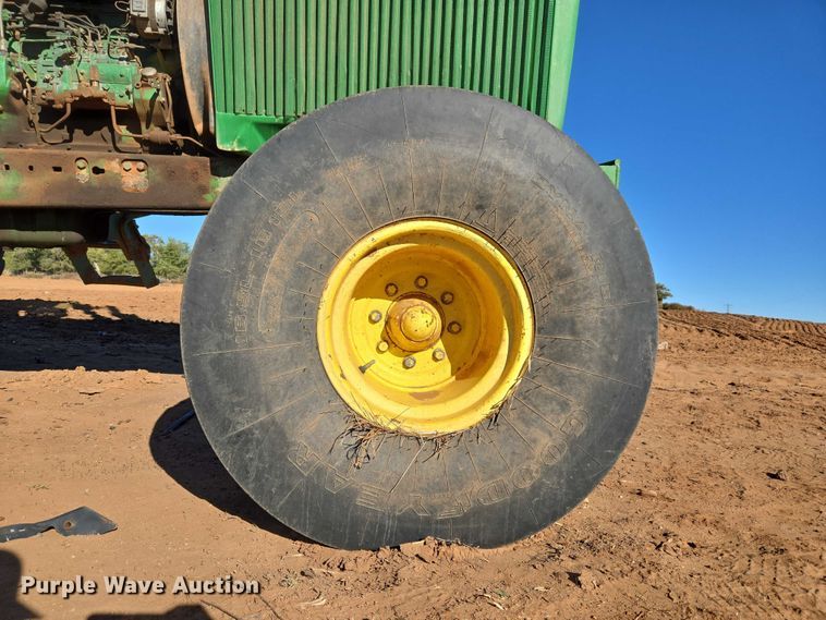 image for item ET5237 1988 John Deere 4650 tractor