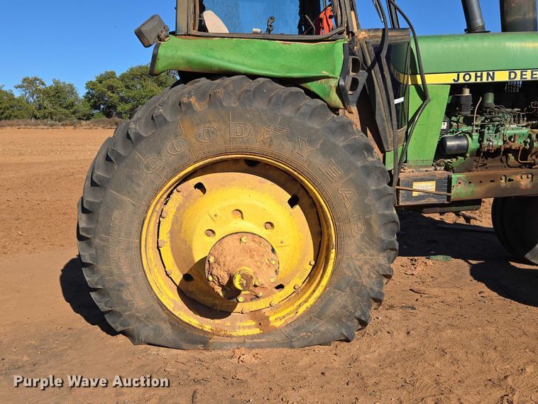 image for item ET5237 1988 John Deere 4650 tractor