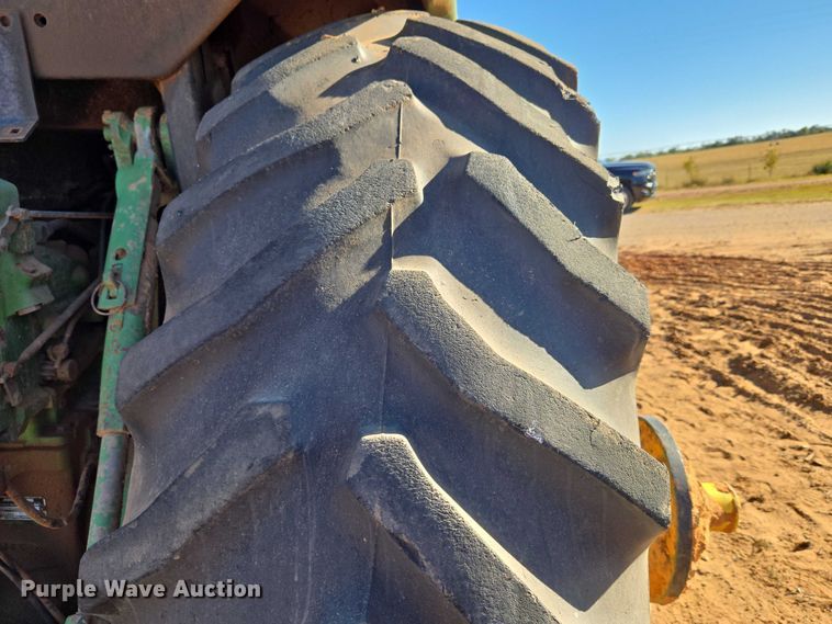 image for item ET5237 1988 John Deere 4650 tractor