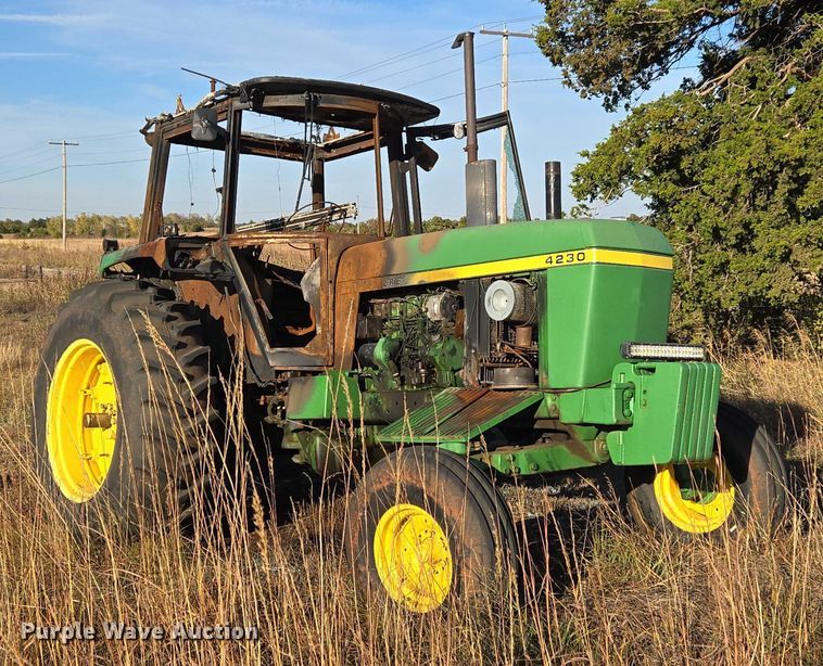 image for item ET5242 1977 John Deere 4230 tractor