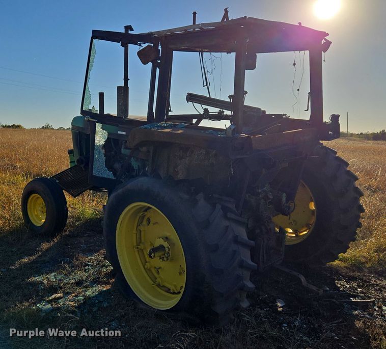 image for item ET5242 1977 John Deere 4230 tractor