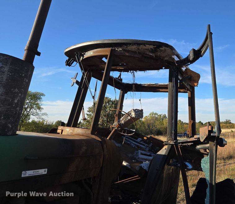 image for item ET5242 1977 John Deere 4230 tractor