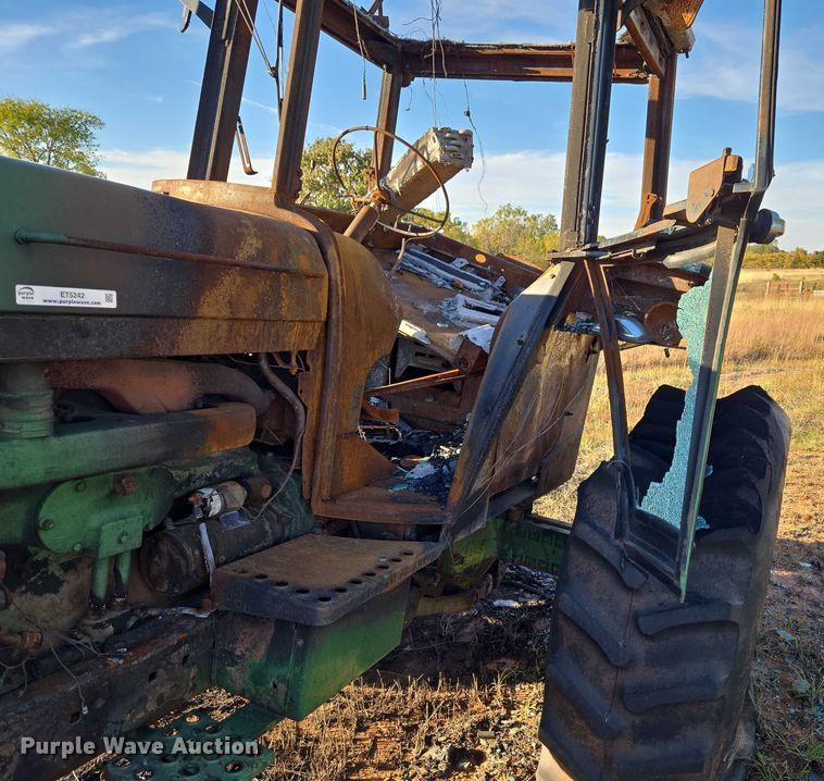 image for item ET5242 1977 John Deere 4230 tractor