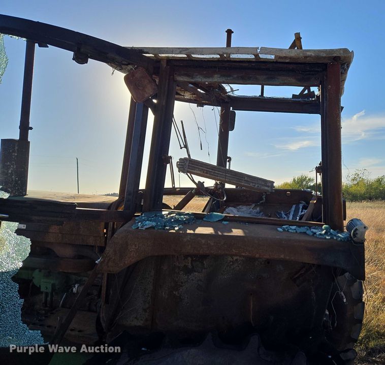 image for item ET5242 1977 John Deere 4230 tractor