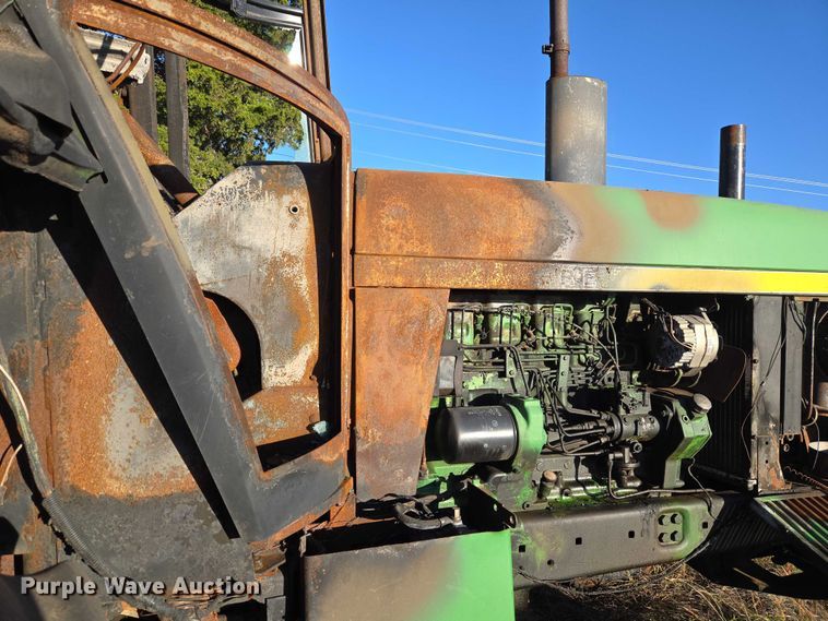 image for item ET5242 1977 John Deere 4230 tractor