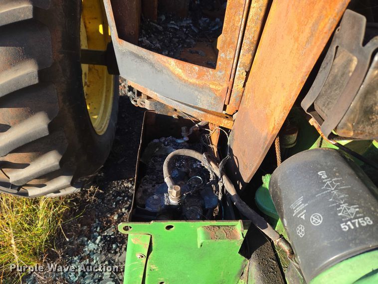 image for item ET5242 1977 John Deere 4230 tractor