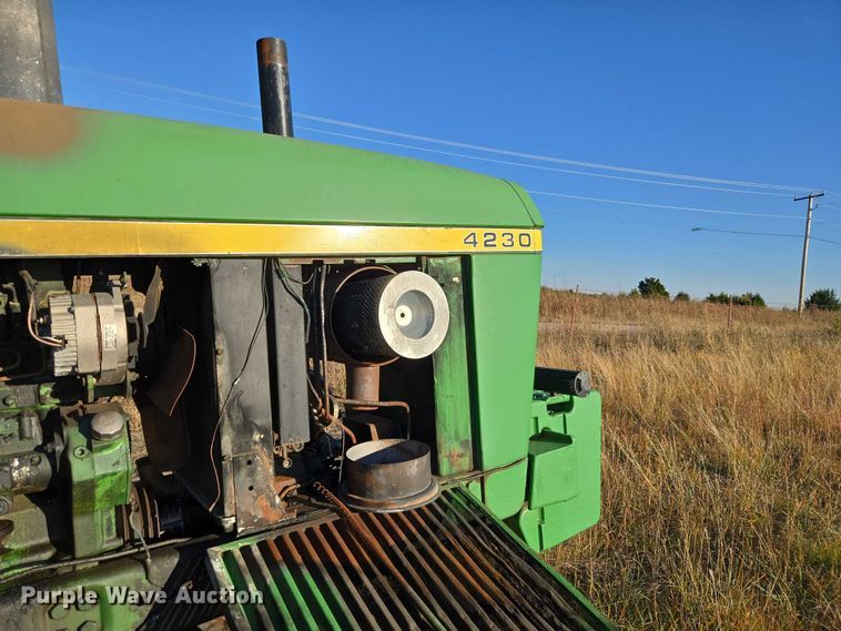 image for item ET5242 1977 John Deere 4230 tractor