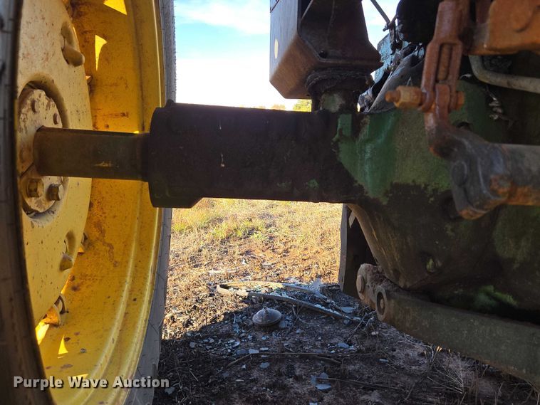 image for item ET5242 1977 John Deere 4230 tractor