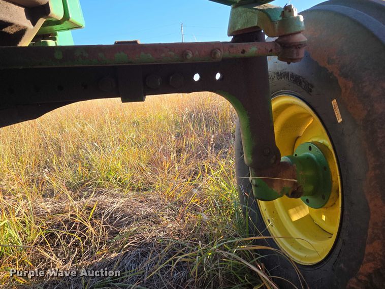 image for item ET5242 1977 John Deere 4230 tractor