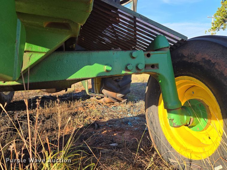 image for item ET5242 1977 John Deere 4230 tractor