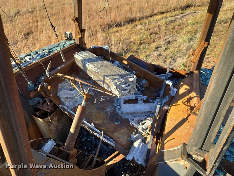 image for item ET5242 1977 John Deere 4230 tractor