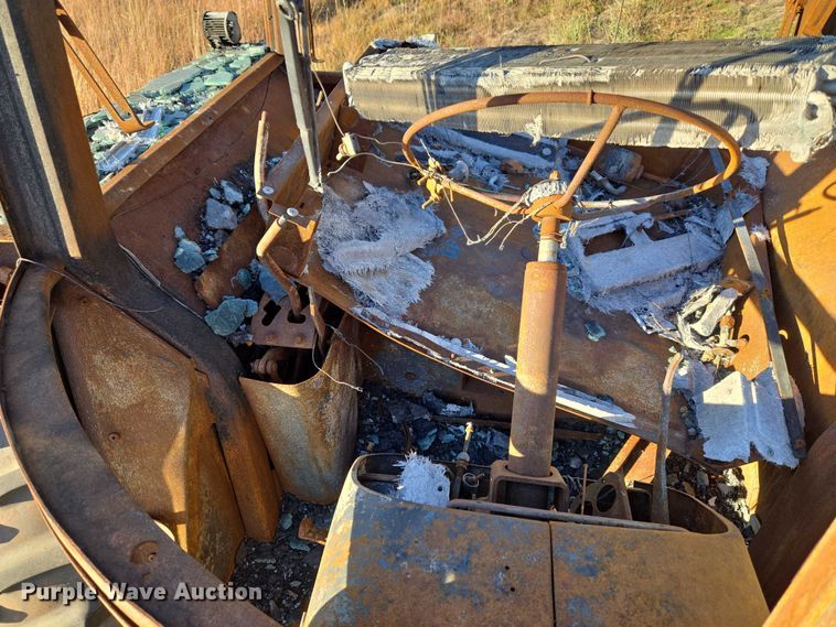 image for item ET5242 1977 John Deere 4230 tractor