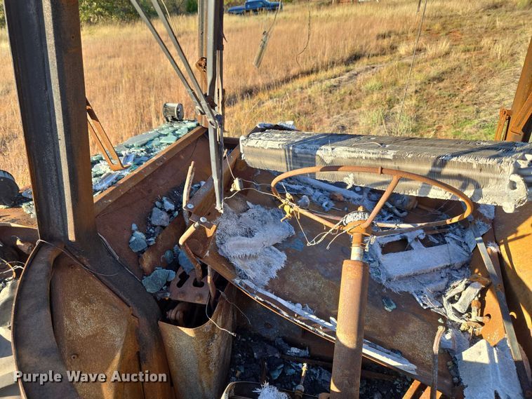 image for item ET5242 1977 John Deere 4230 tractor