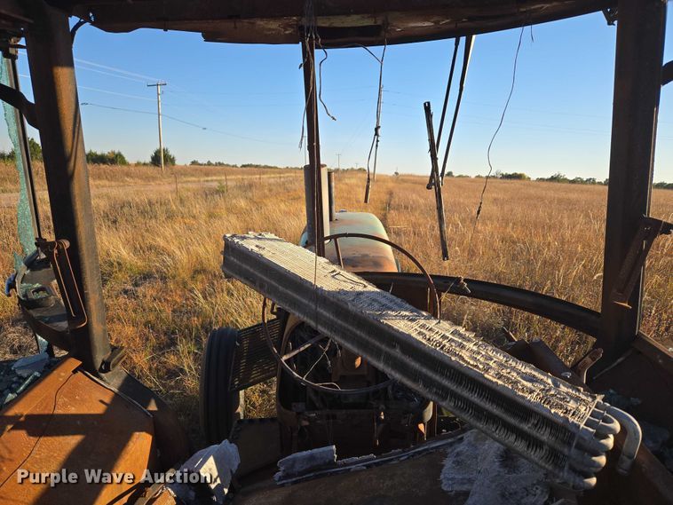 image for item ET5242 1977 John Deere 4230 tractor