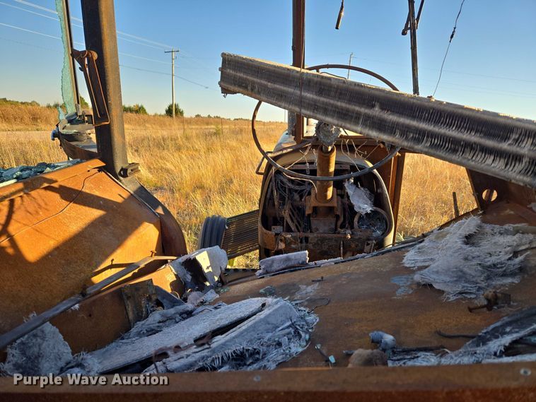 image for item ET5242 1977 John Deere 4230 tractor