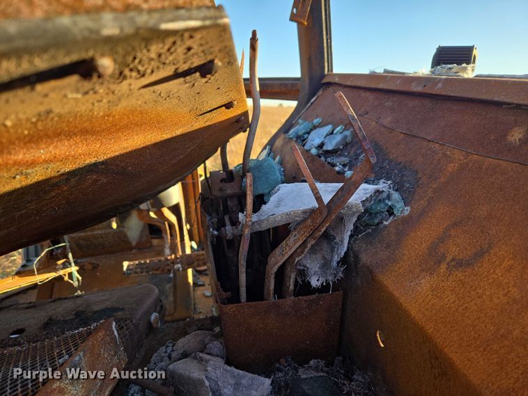 image for item ET5242 1977 John Deere 4230 tractor