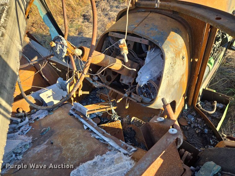 image for item ET5242 1977 John Deere 4230 tractor