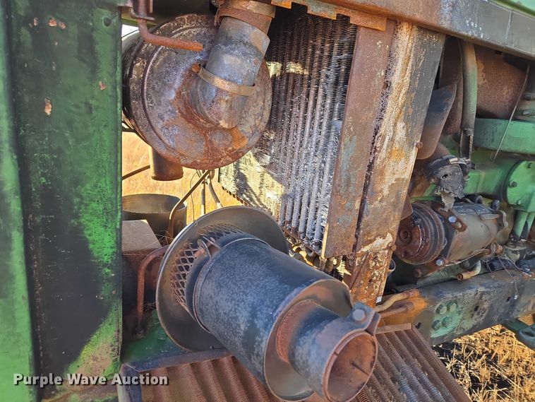 image for item ET5242 1977 John Deere 4230 tractor