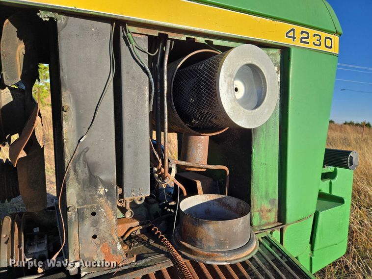 image for item ET5242 1977 John Deere 4230 tractor