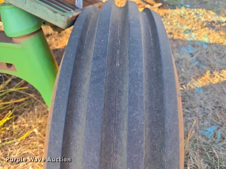 image for item ET5242 1977 John Deere 4230 tractor