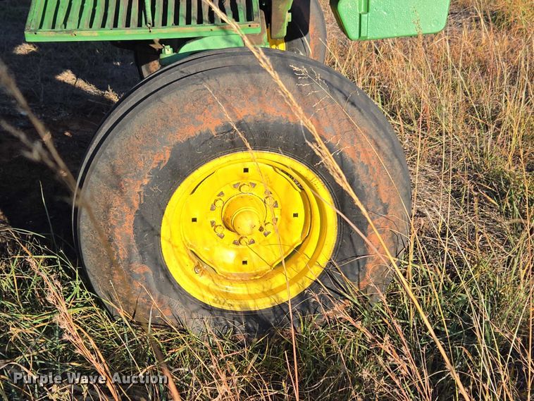 image for item ET5242 1977 John Deere 4230 tractor