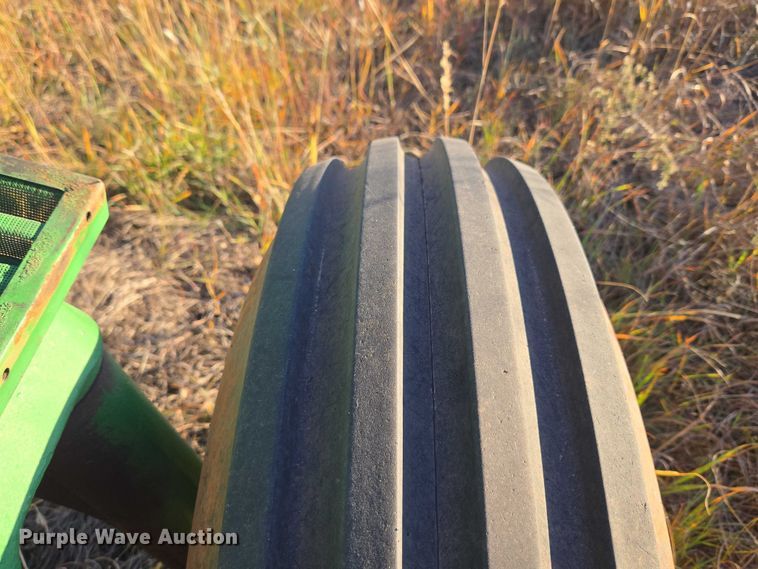 image for item ET5242 1977 John Deere 4230 tractor