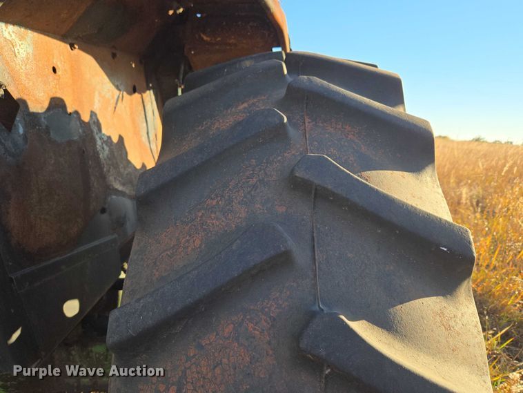 image for item ET5242 1977 John Deere 4230 tractor