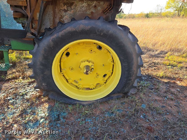 image for item ET5242 1977 John Deere 4230 tractor