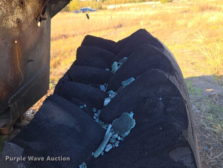 image for item ET5242 1977 John Deere 4230 tractor