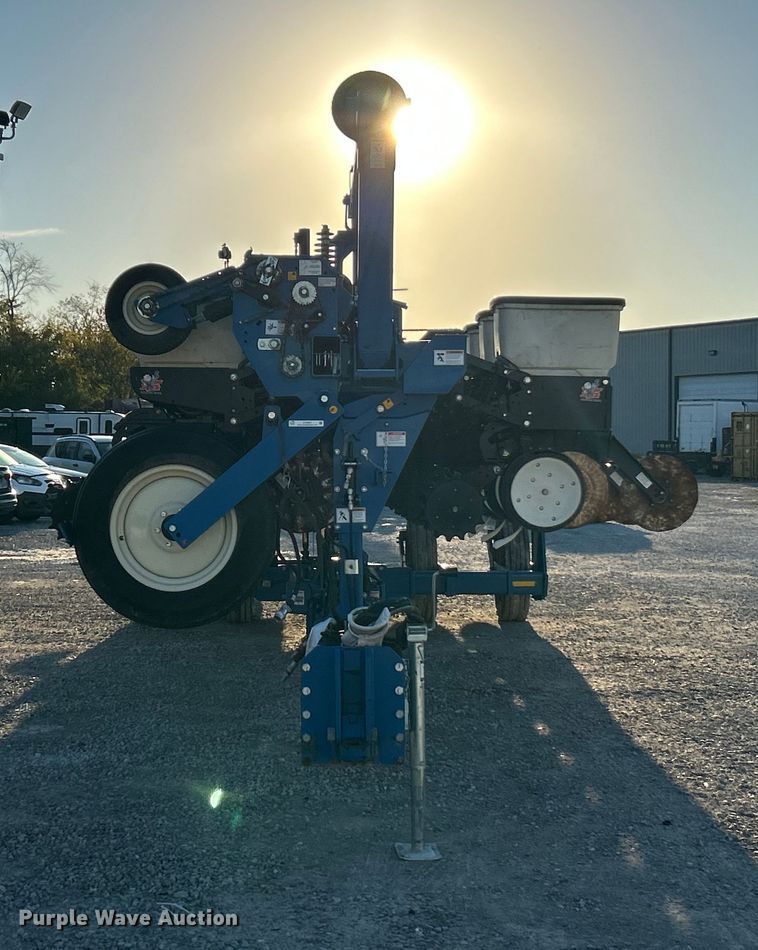image for item ET6597 Kinze 3600 no-till planter