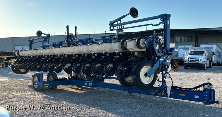 image for item ET6597 Kinze 3600 no-till planter