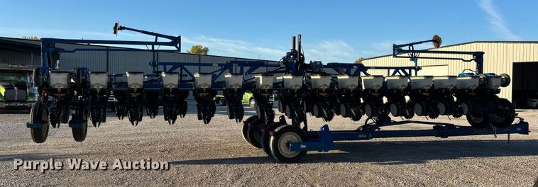image for item ET6597 Kinze 3600 no-till planter