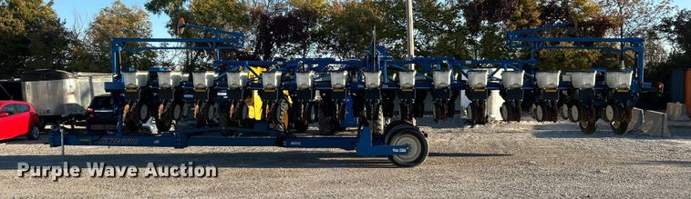 image for item ET6597 Kinze 3600 no-till planter