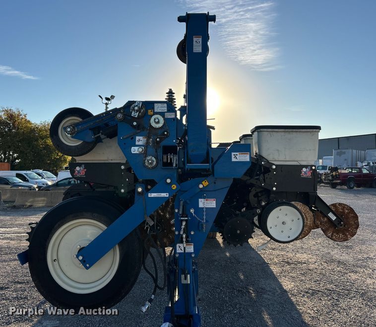 image for item ET6597 Kinze 3600 no-till planter
