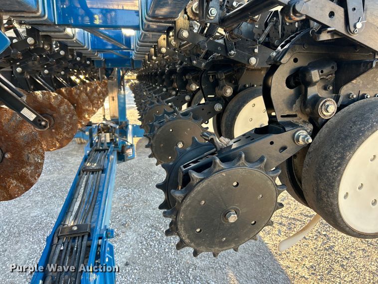 image for item ET6597 Kinze 3600 no-till planter