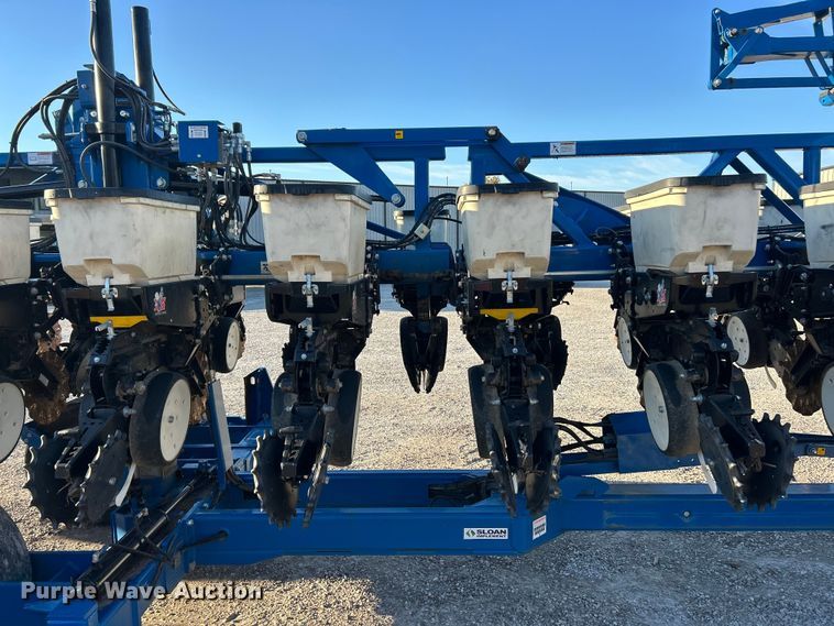 image for item ET6597 Kinze 3600 no-till planter