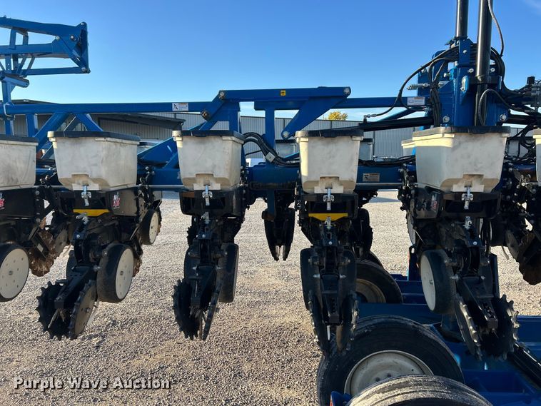 image for item ET6597 Kinze 3600 no-till planter
