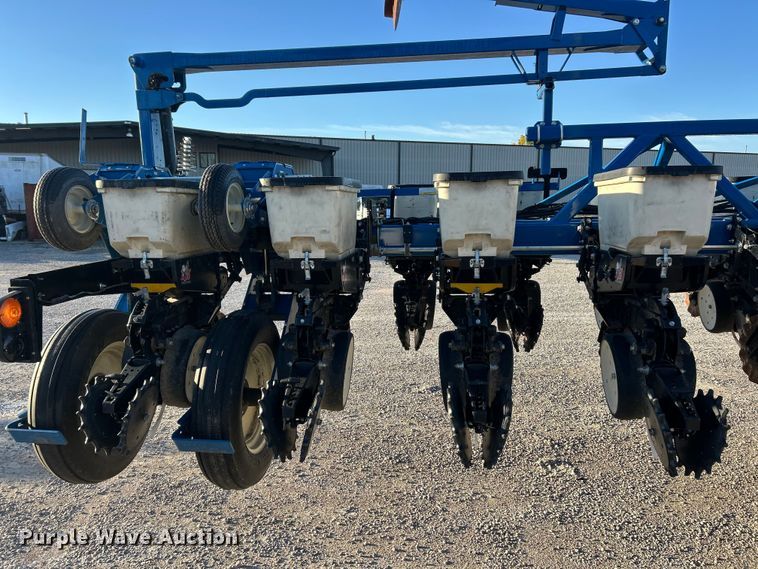 image for item ET6597 Kinze 3600 no-till planter